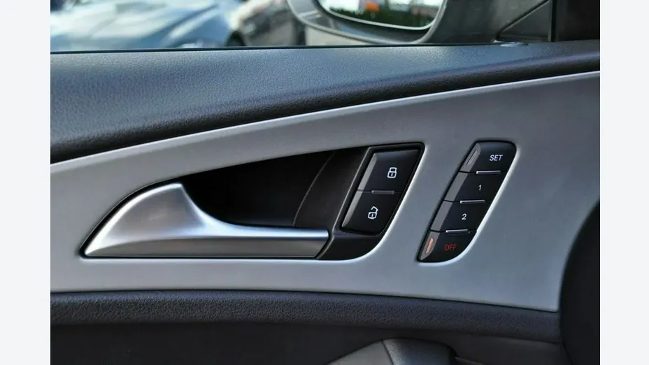 AUDI A6 -