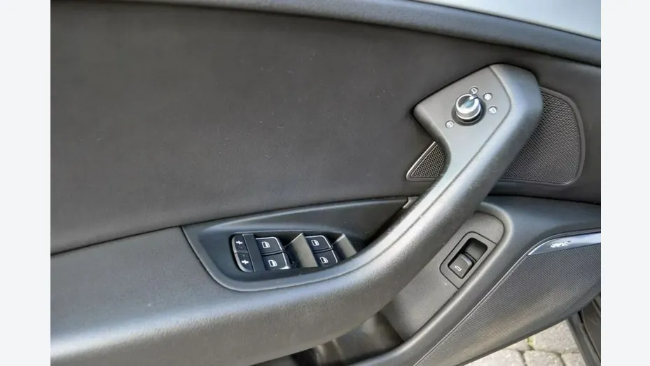 AUDI A6 -