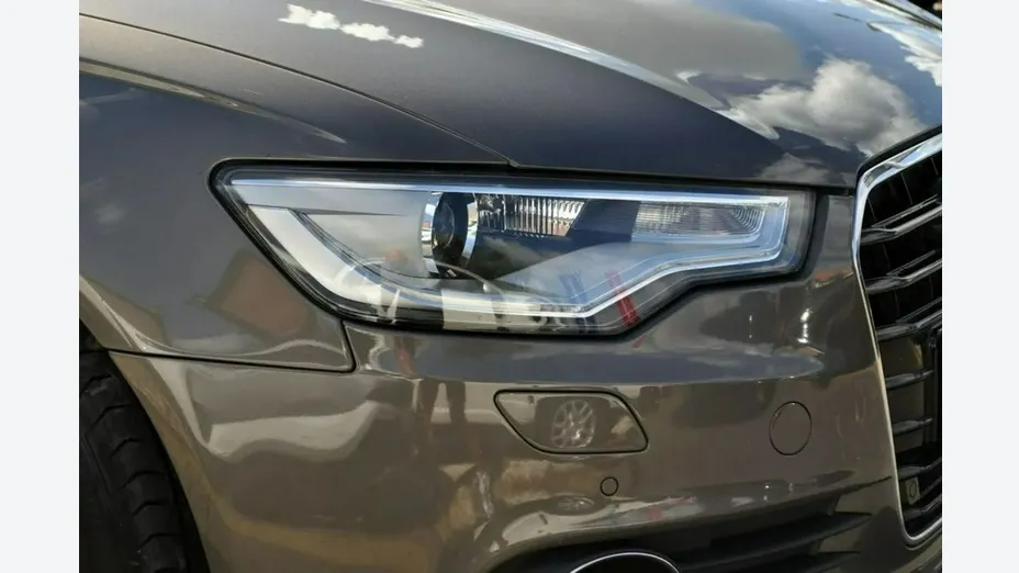 AUDI A6 -