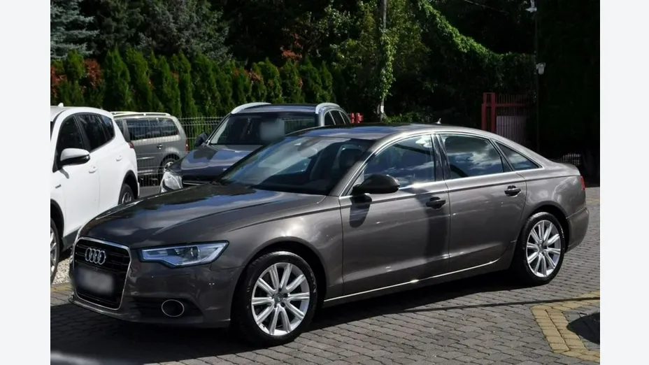 AUDI A6 -