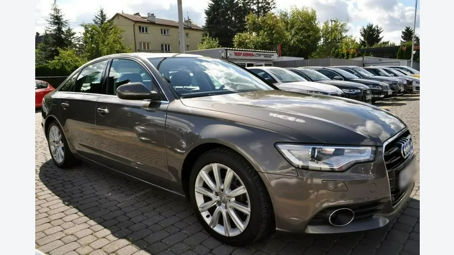 AUDI A6 -