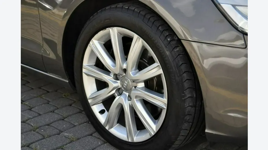 AUDI A6 -