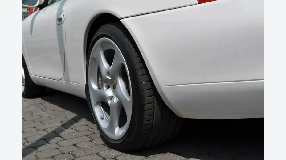 PORSCHE 911 -