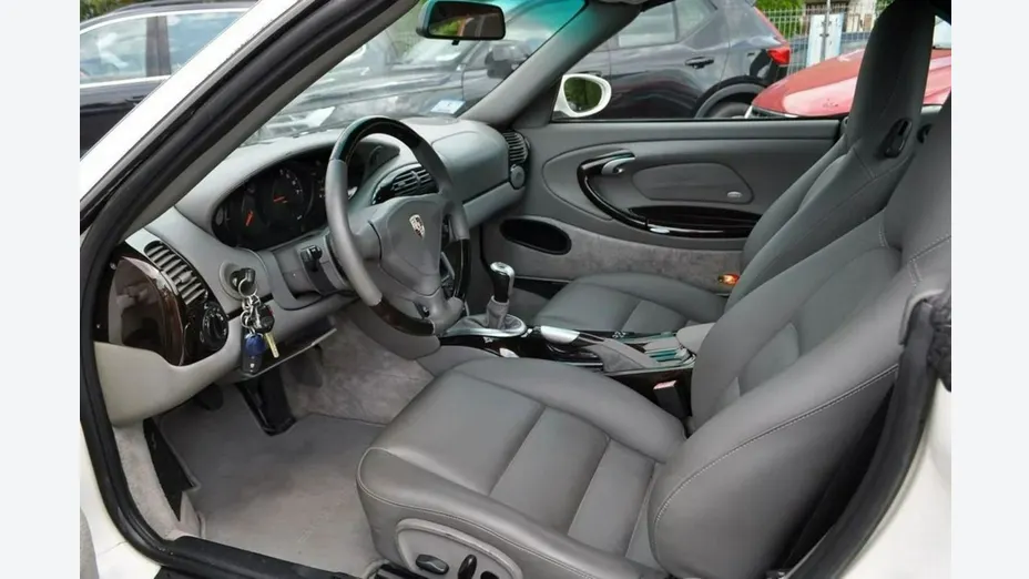 PORSCHE 911 -