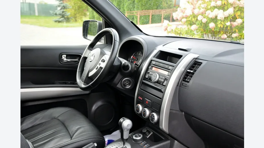 NISSAN X-Trail -
