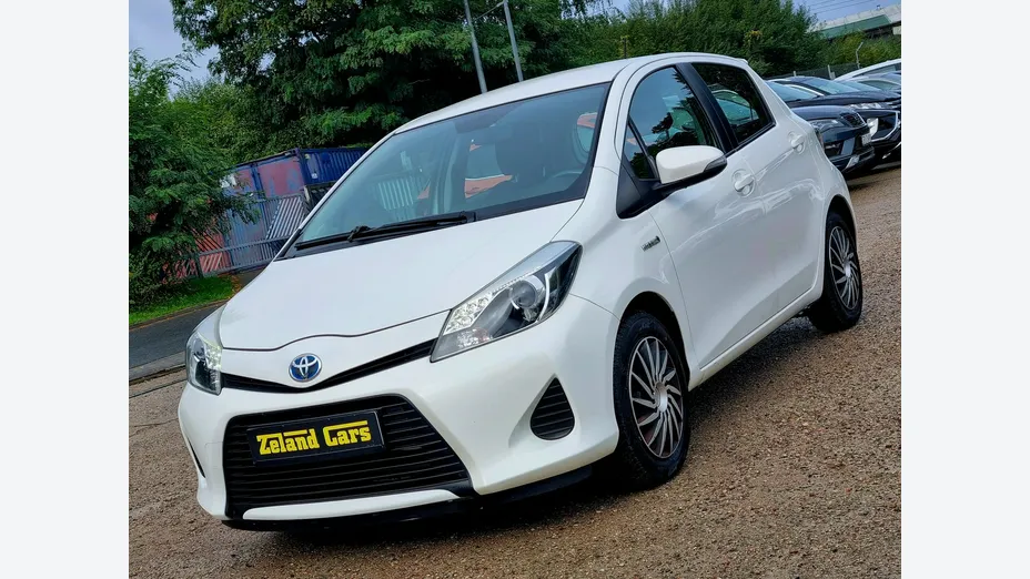 TOYOTA Yaris -