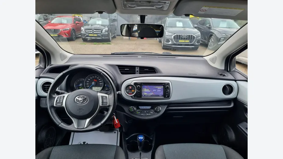 TOYOTA Yaris -