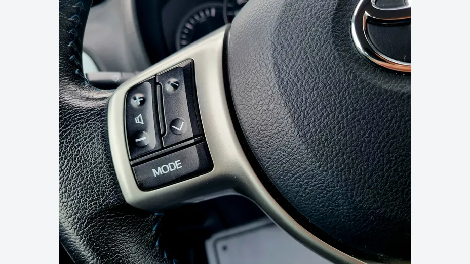TOYOTA Yaris -