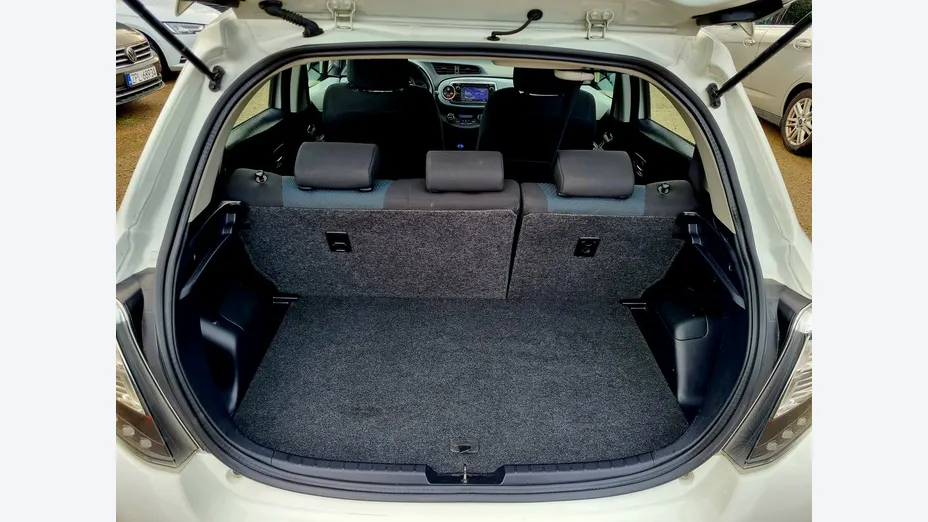 TOYOTA Yaris -