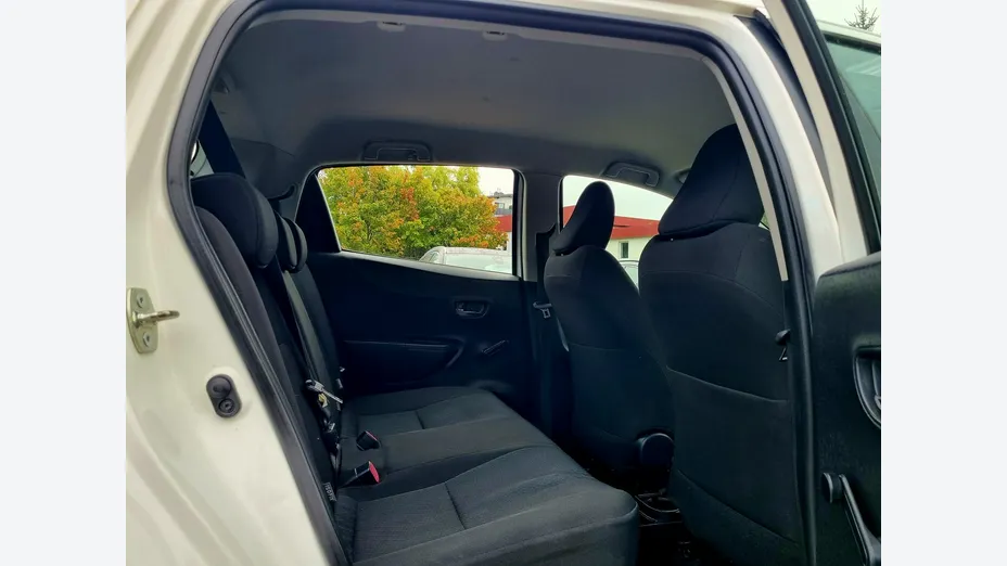 TOYOTA Yaris -
