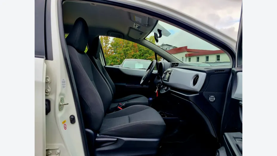 TOYOTA Yaris -