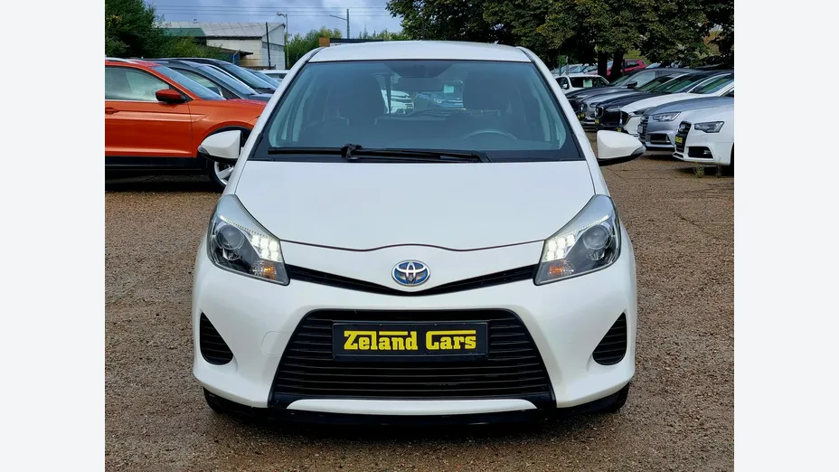 TOYOTA Yaris -