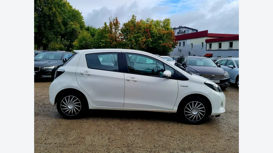 TOYOTA Yaris -