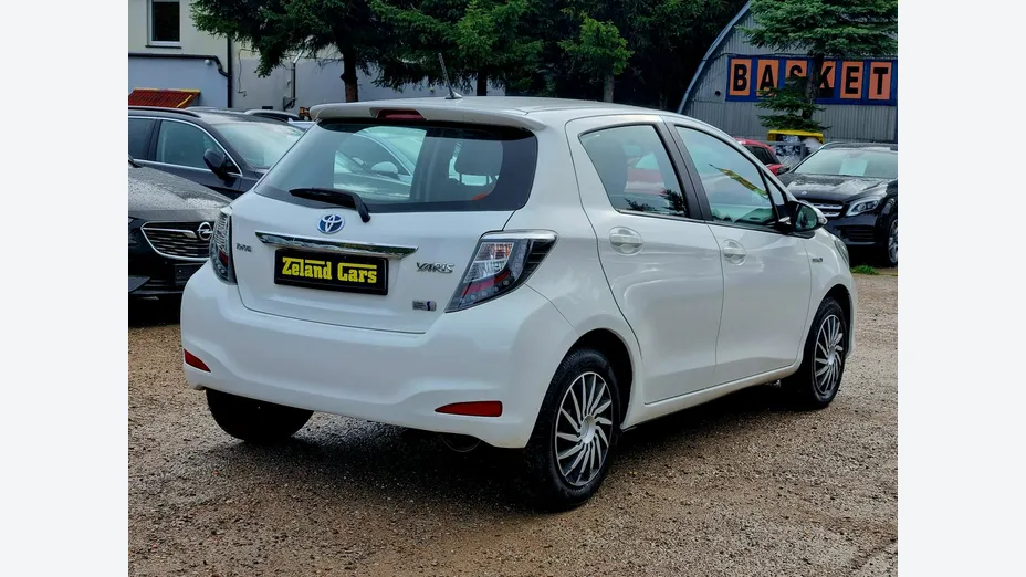 TOYOTA Yaris -