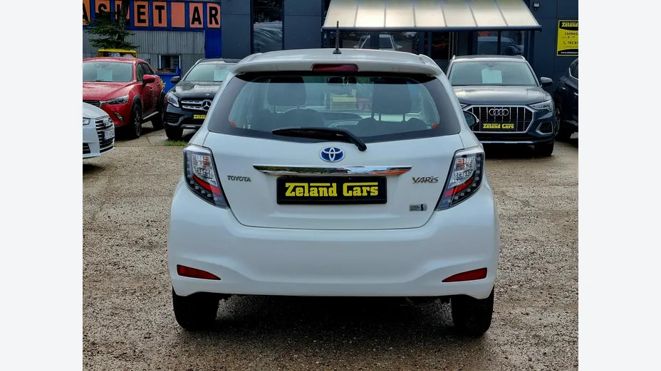 TOYOTA Yaris -