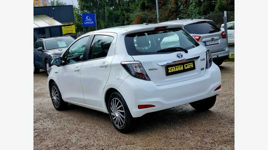 TOYOTA Yaris -