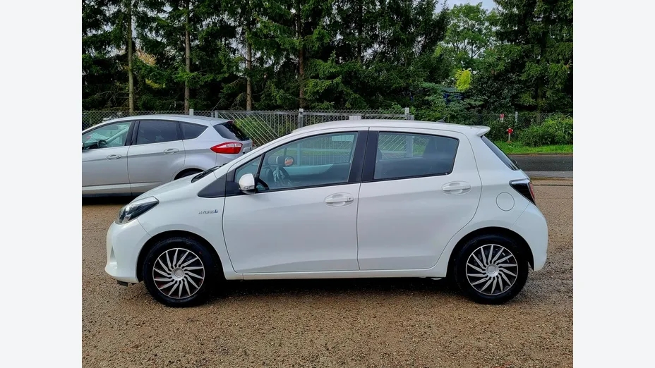 TOYOTA Yaris -