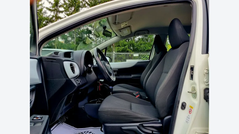 TOYOTA Yaris -