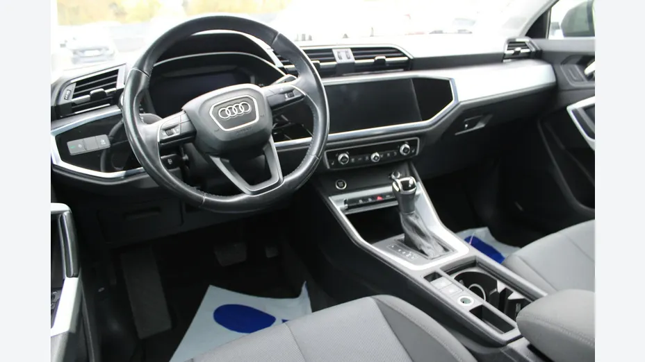 AUDI Q3 -
