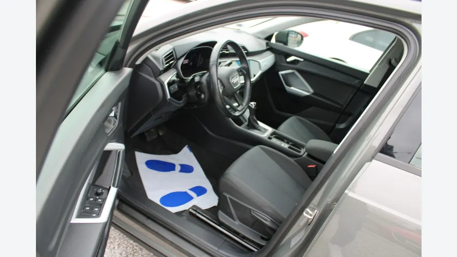 AUDI Q3 -