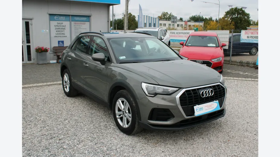 AUDI Q3 -