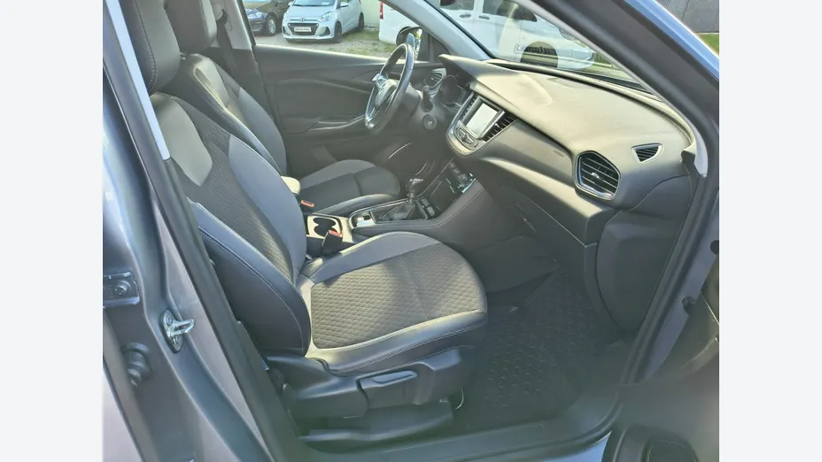 OPEL Grandland X -