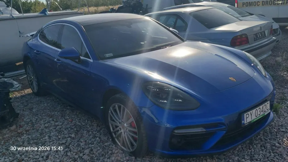 PORSCHE Panamera -