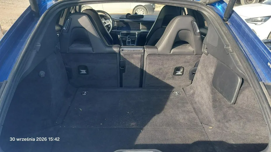 PORSCHE Panamera -