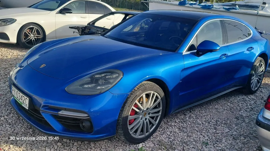 PORSCHE Panamera -