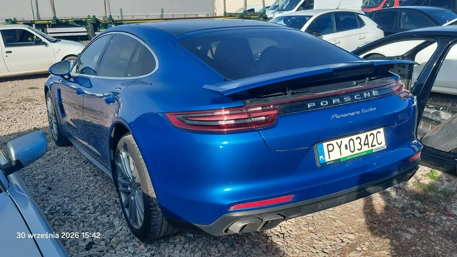 PORSCHE Panamera -