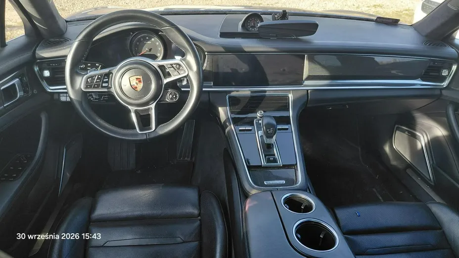 PORSCHE Panamera -