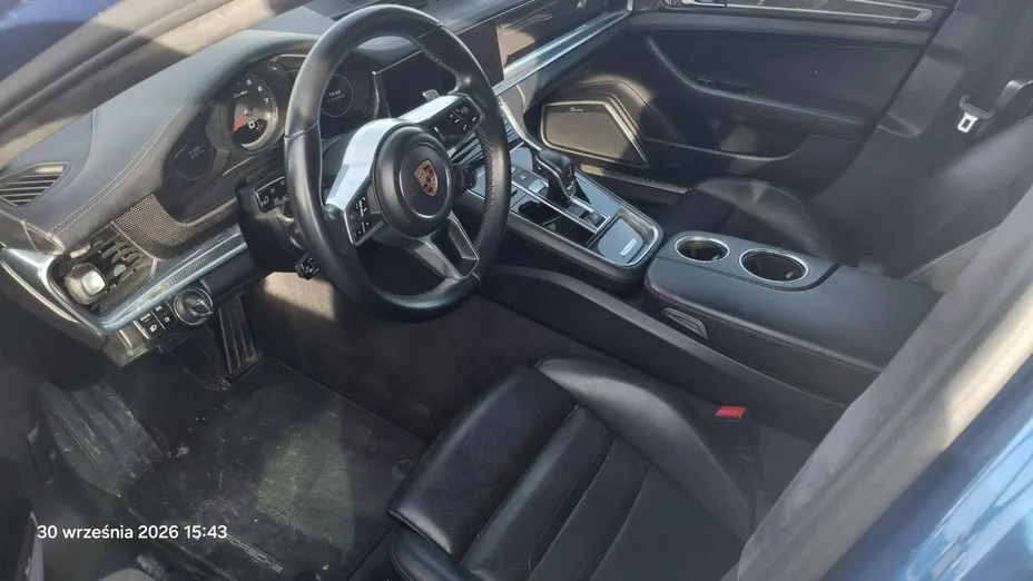 PORSCHE Panamera -