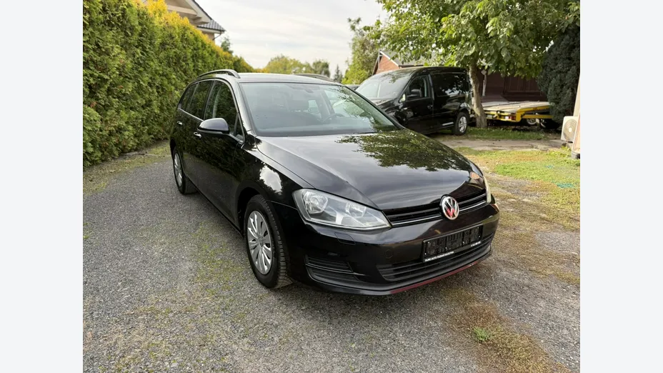 VOLKSWAGEN Golf -