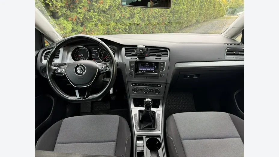 VOLKSWAGEN Golf -