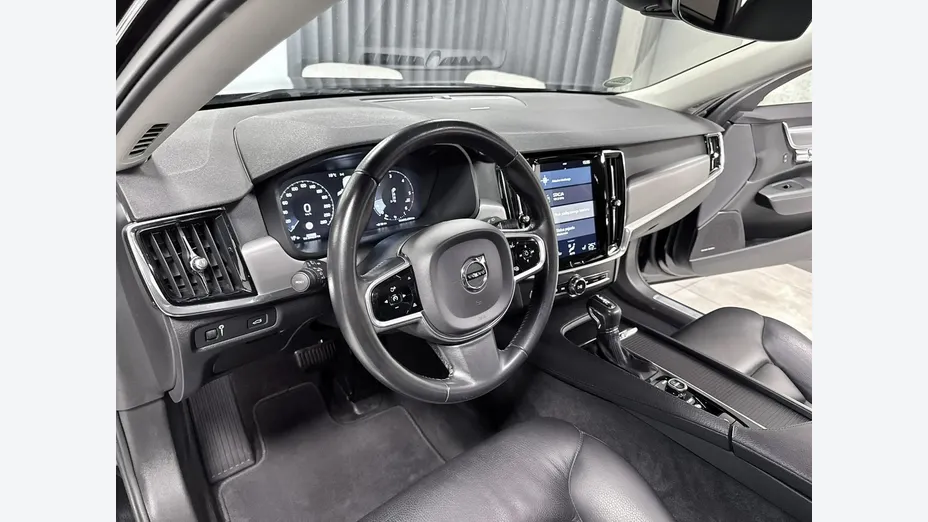 VOLVO V90 -