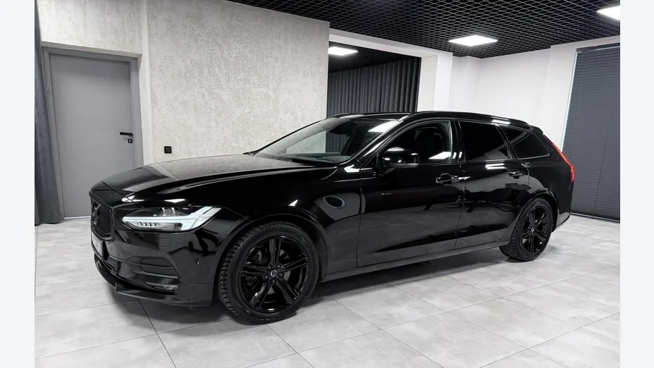 VOLVO V90 -