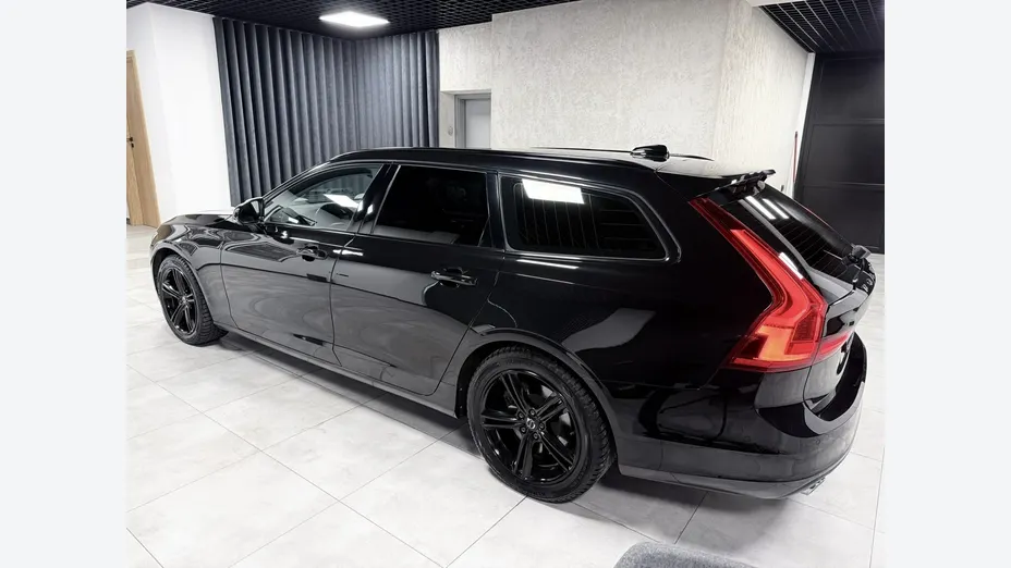 VOLVO V90 -