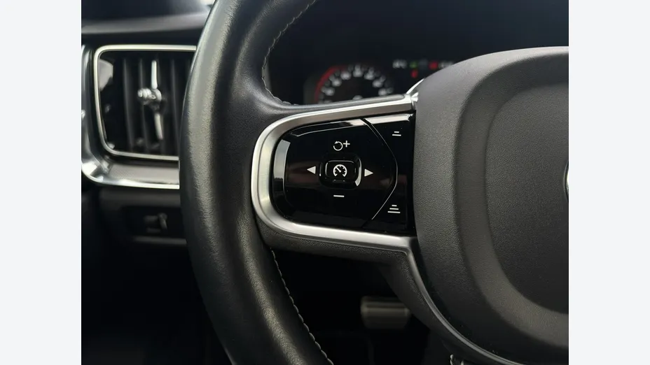 VOLVO V60 -