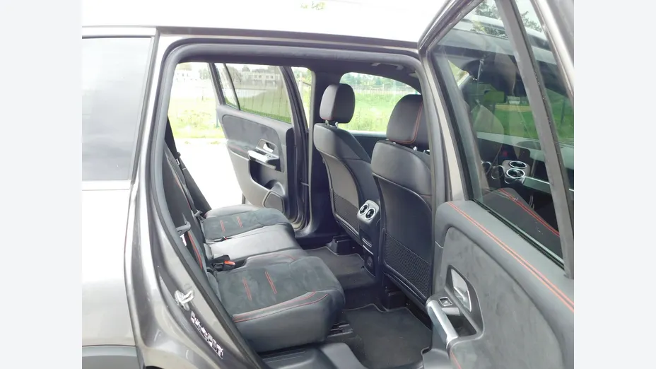 MERCEDES-BENZ GLB -