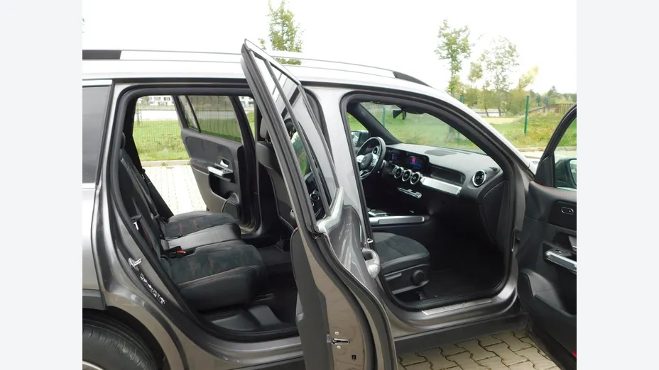 MERCEDES-BENZ GLB -