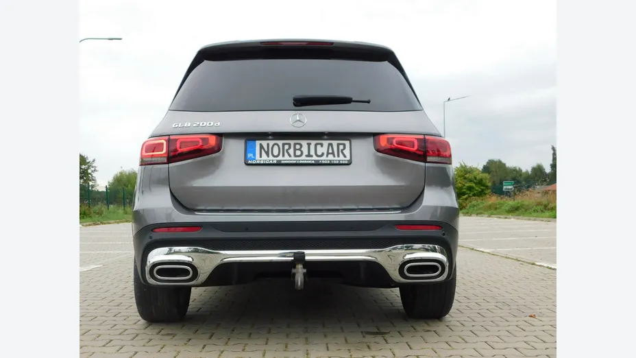 MERCEDES-BENZ GLB -
