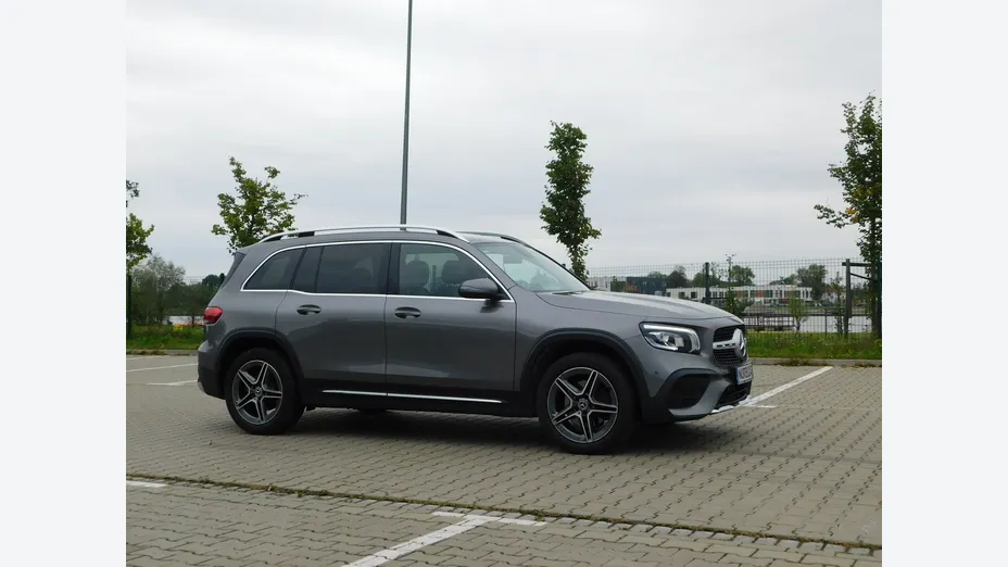 MERCEDES-BENZ GLB -