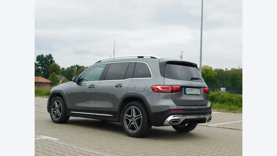 MERCEDES-BENZ GLB -