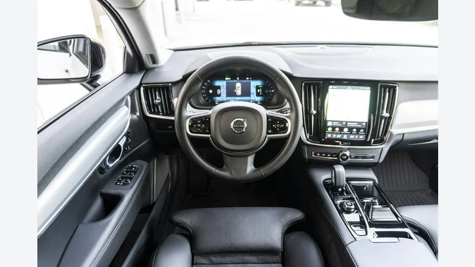 VOLVO V90 -