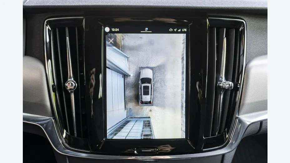 VOLVO V90 -