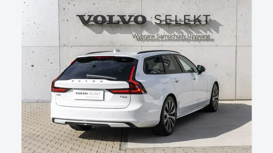 VOLVO V90 -
