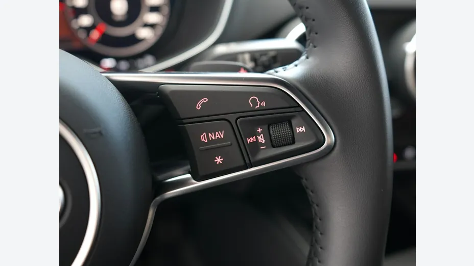 AUDI TT -