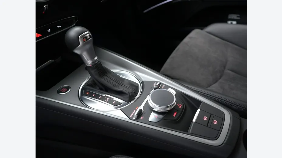AUDI TT -