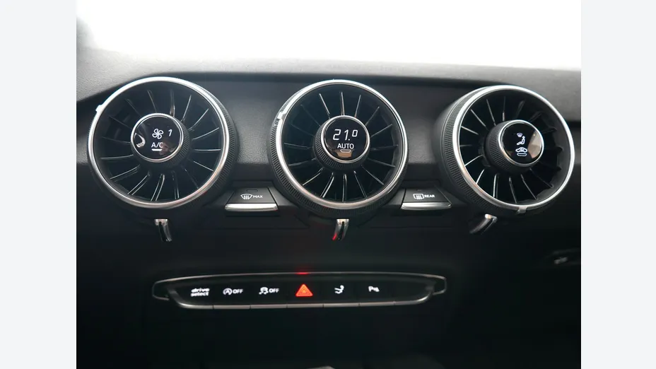 AUDI TT -