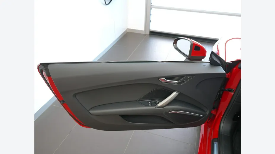 AUDI TT -